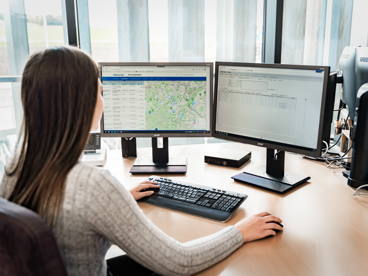 Bürokauffrau im Büro