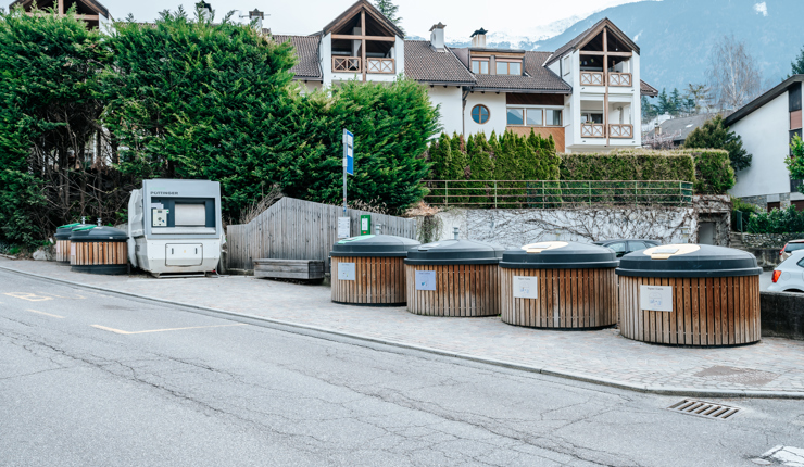 Müllinsel in Temlhof Brixen