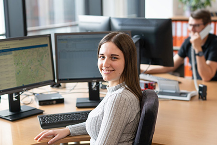 Bürokauffrau im Büro